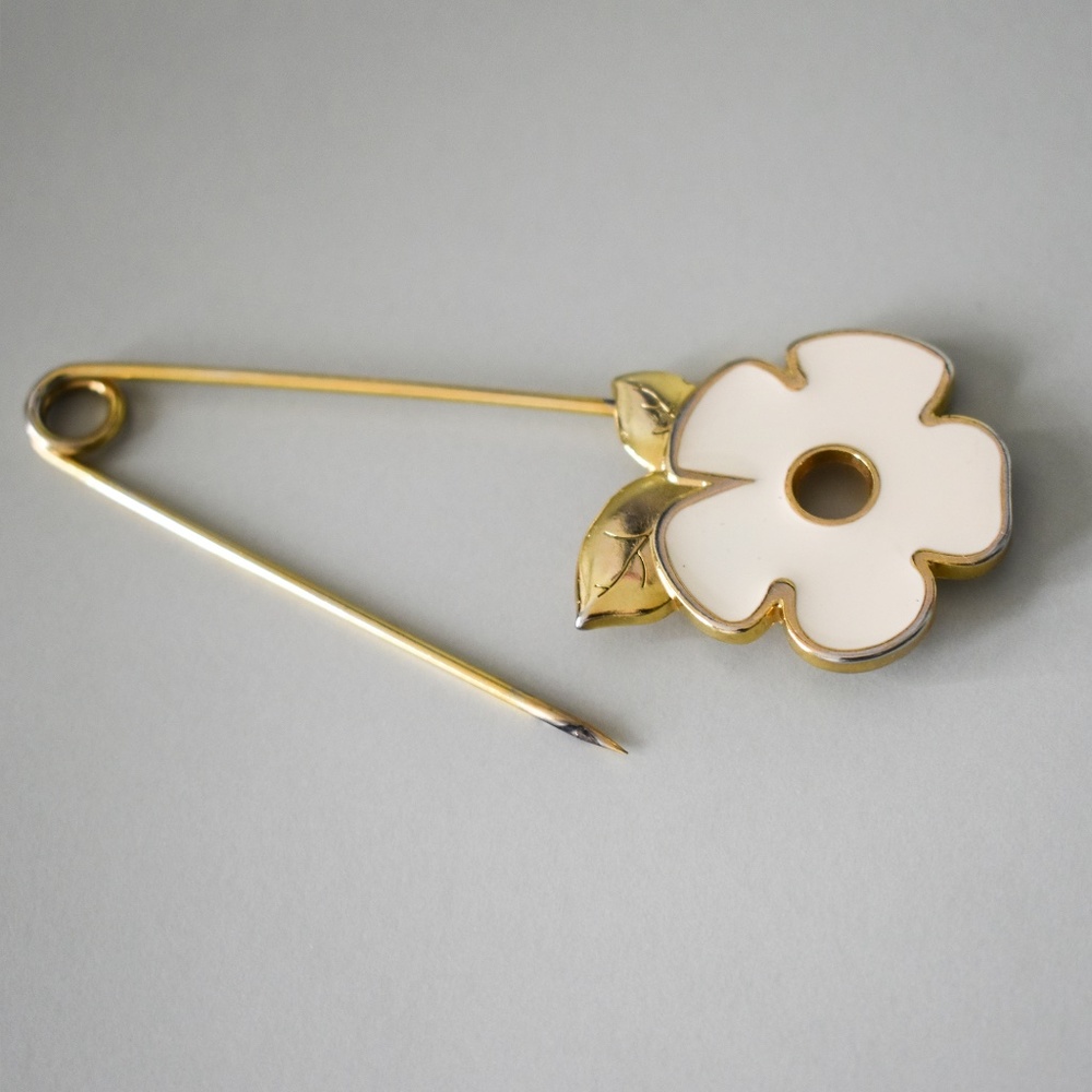 Oversized Vintage Floral Pin
